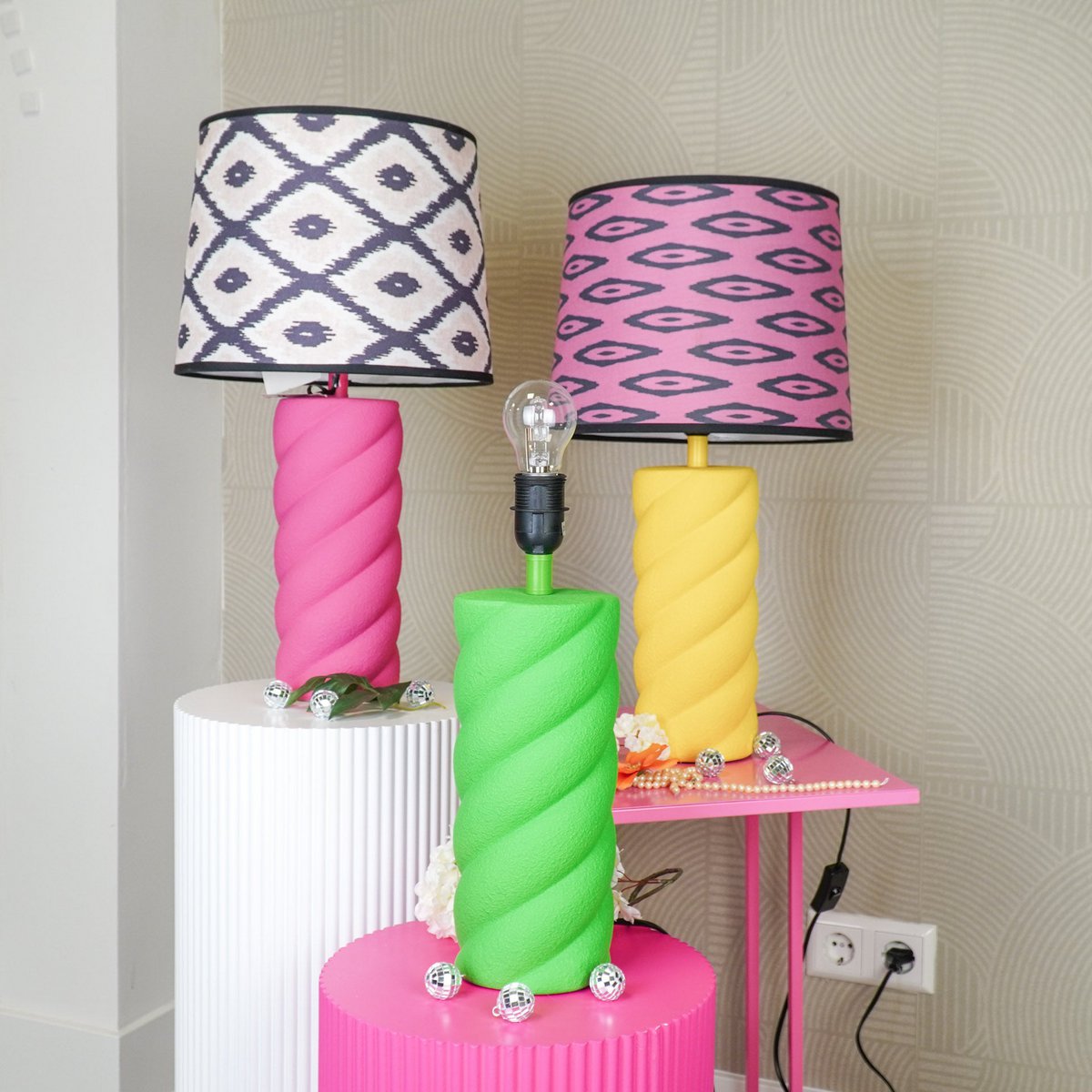 Tischlampe - Keramik - Neongrün - E27- 12x12x28cm