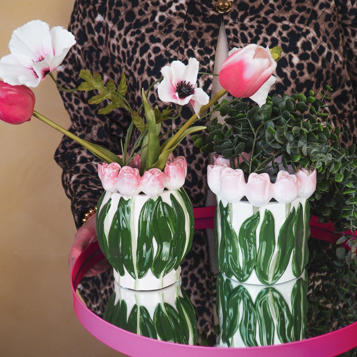 Vase-Tulips-Dolomit-hellrosa/ grün-15x15x14cm